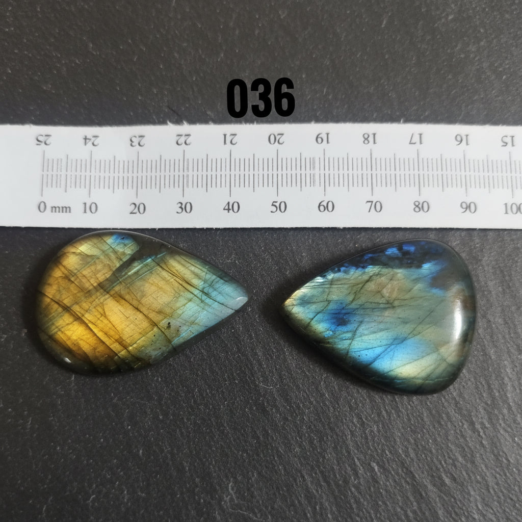 Labradorite Naturale — Cabochons Lotti Numerati | Forme e Dimensioni Varie