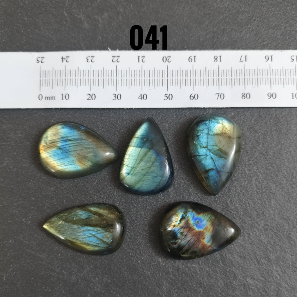 Labradorite Naturale — Cabochons Lotti Numerati | Forme e Dimensioni Varie