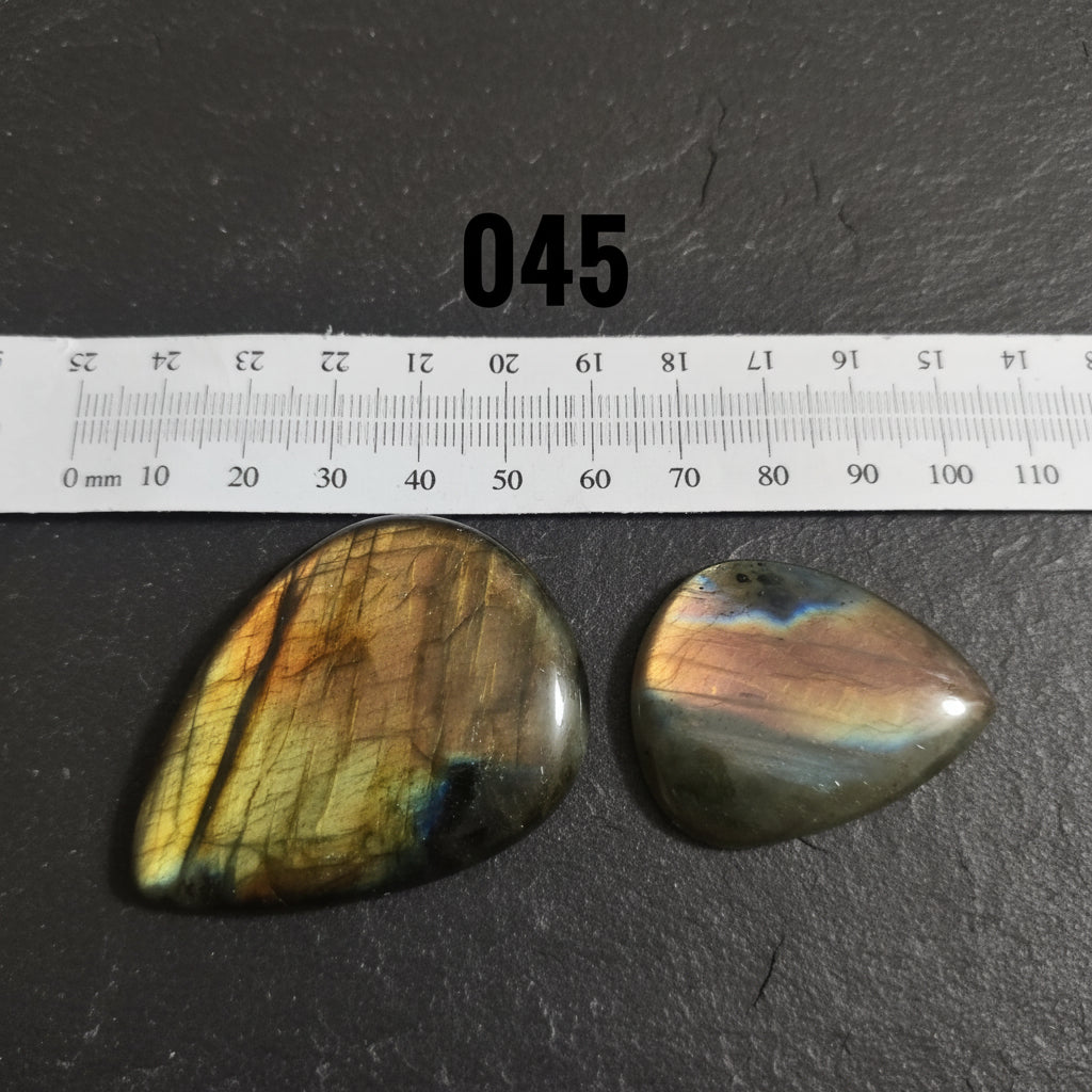 Labradorite Naturale — Cabochons Lotti Numerati | Forme e Dimensioni Varie