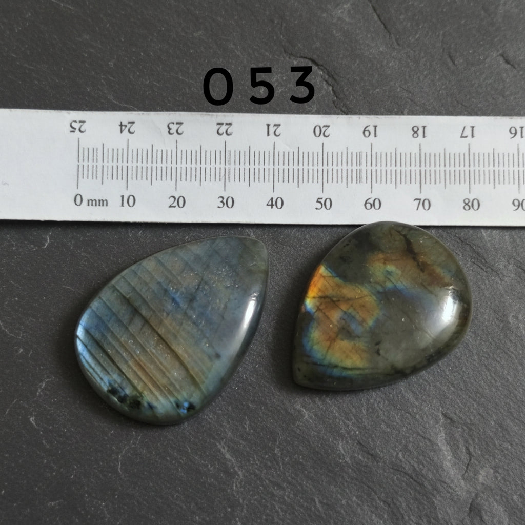 Labradorite Naturale — Cabochons Lotti Numerati | Forme e Dimensioni Varie