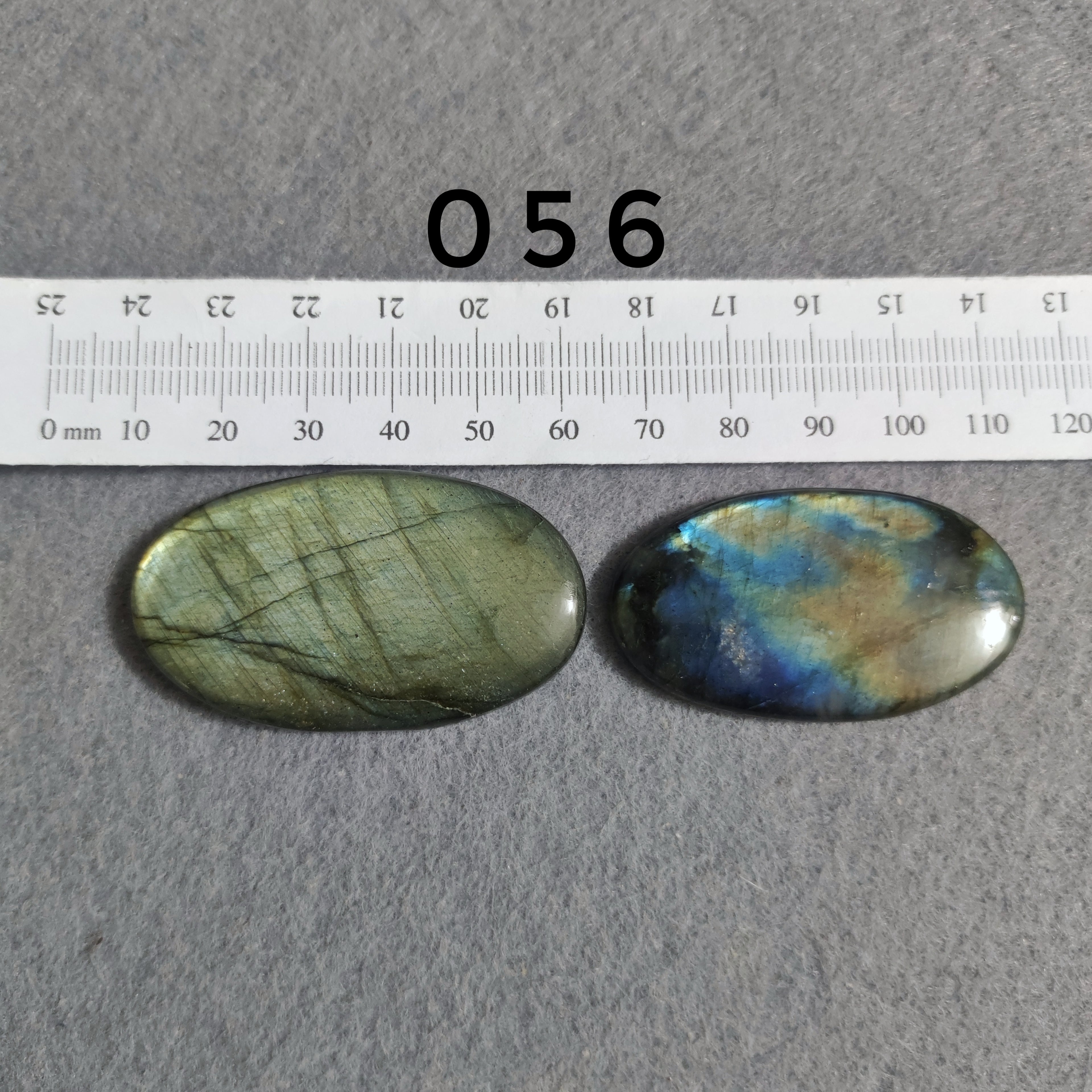Labradorite Naturale — Cabochons Lotti Numerati | Forme e Dimensioni Varie