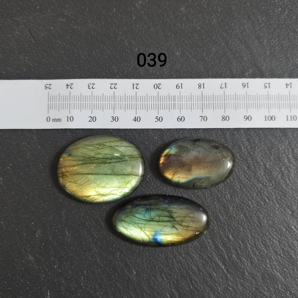 Labradorite Naturale — Cabochons Lotti Numerati | Forme e Dimensioni Varie