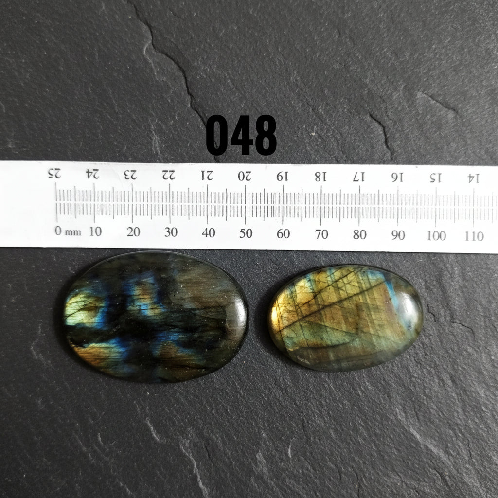 Labradorite Naturale — Cabochons Lotti Numerati | Forme e Dimensioni Varie