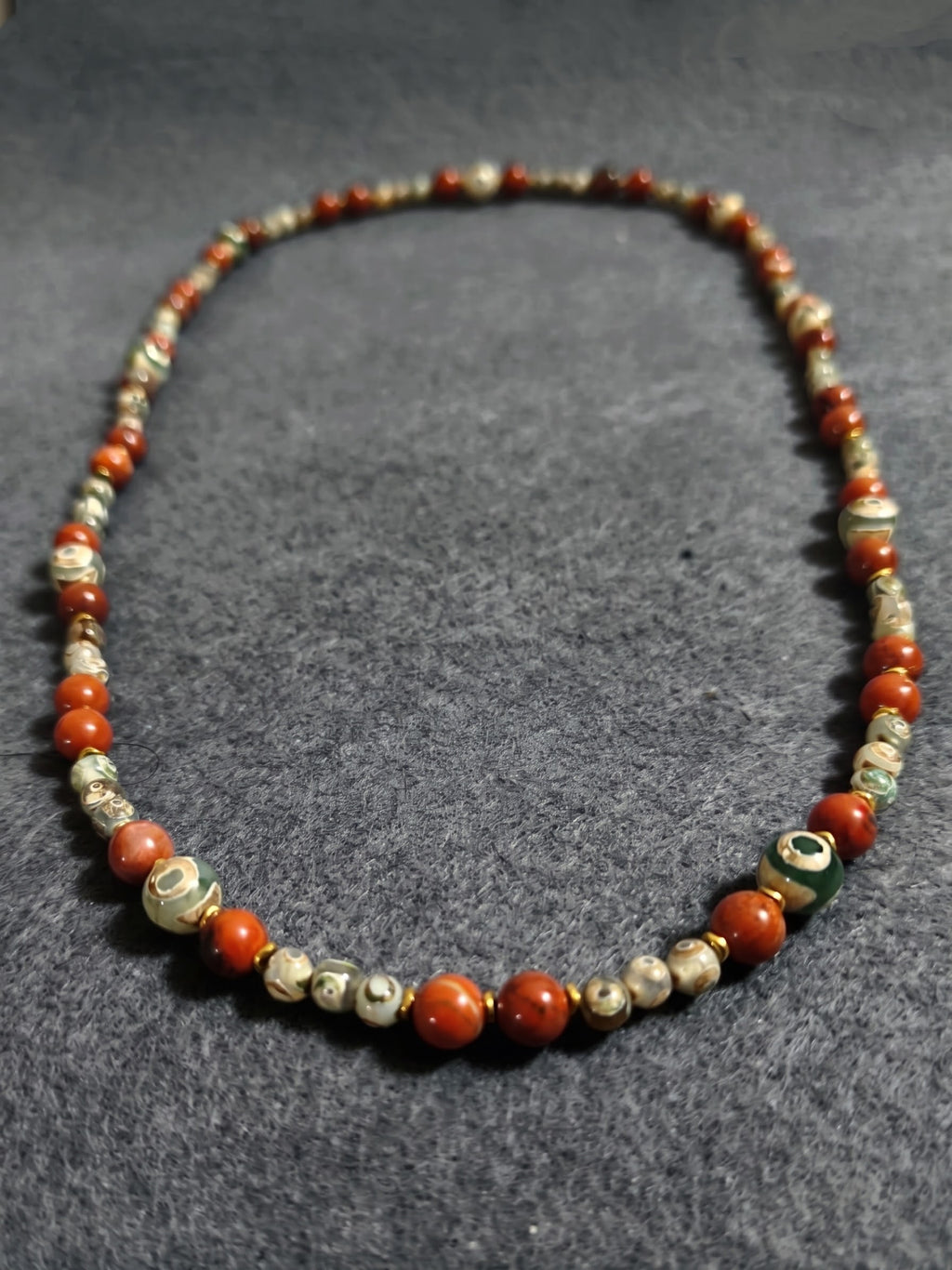 Collana Mala di Agata Tibetana Dzi 3 Eye, Diaspro Rosso ed Ematite dorata — 80 cm