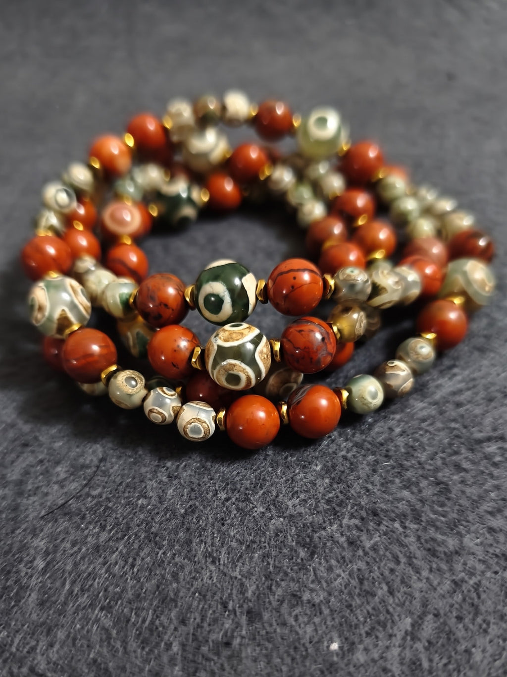 Collana Mala di Agata Tibetana Dzi 3 Eye, Diaspro Rosso ed Ematite dorata — 80 cm