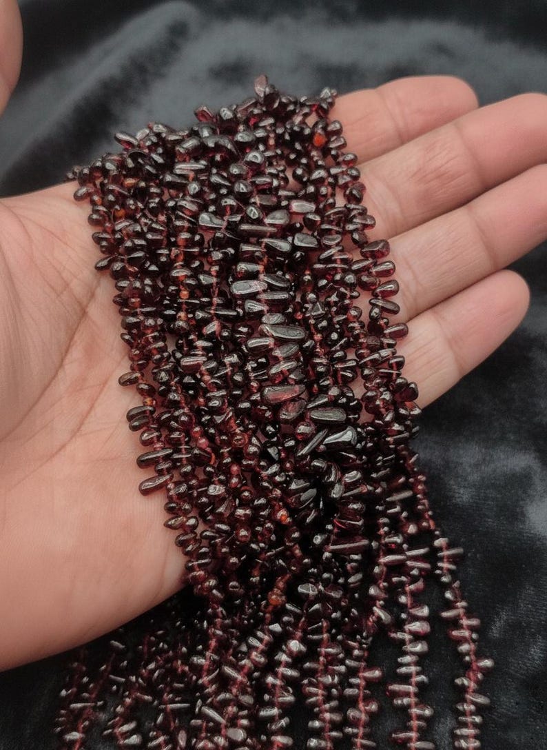 Granato Naturale — Perline Irregolari Cabochon | Filo ~32 cm