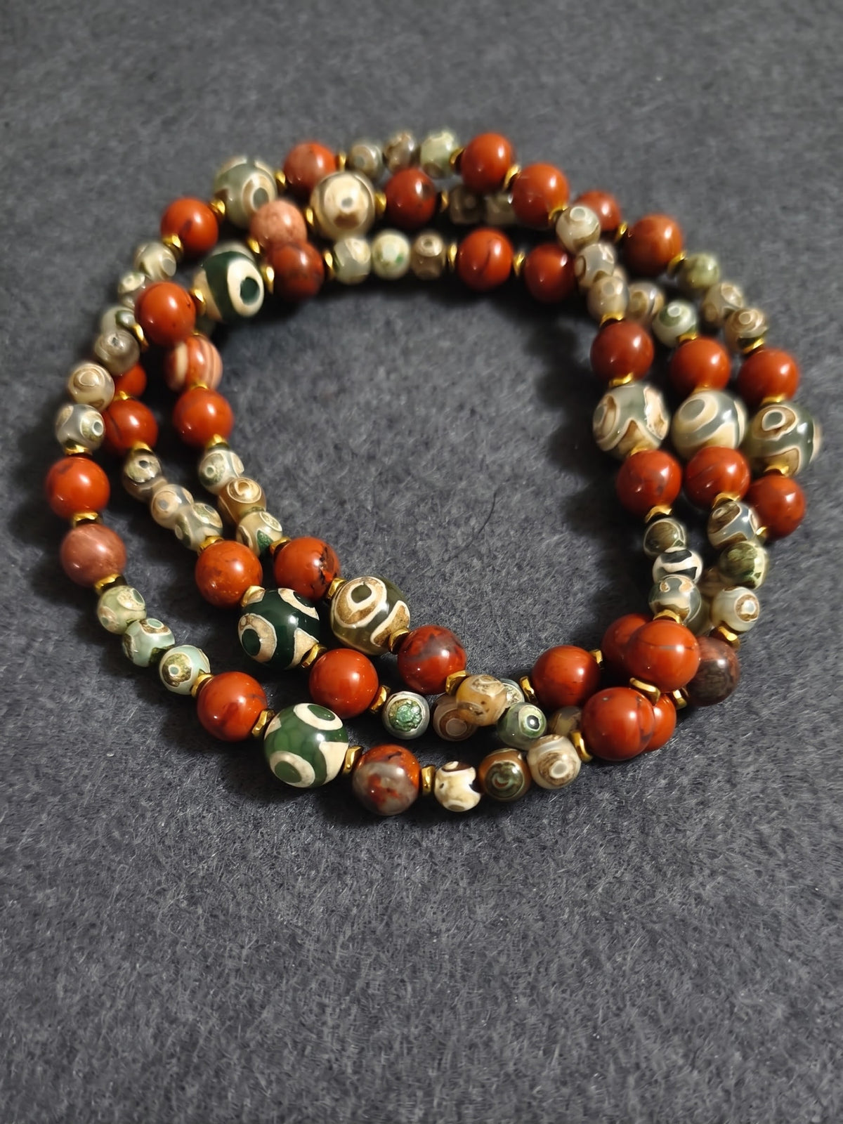 Collana Mala di Agata Tibetana Dzi 3 Eye, Diaspro Rosso ed Ematite dorata — 80 cm