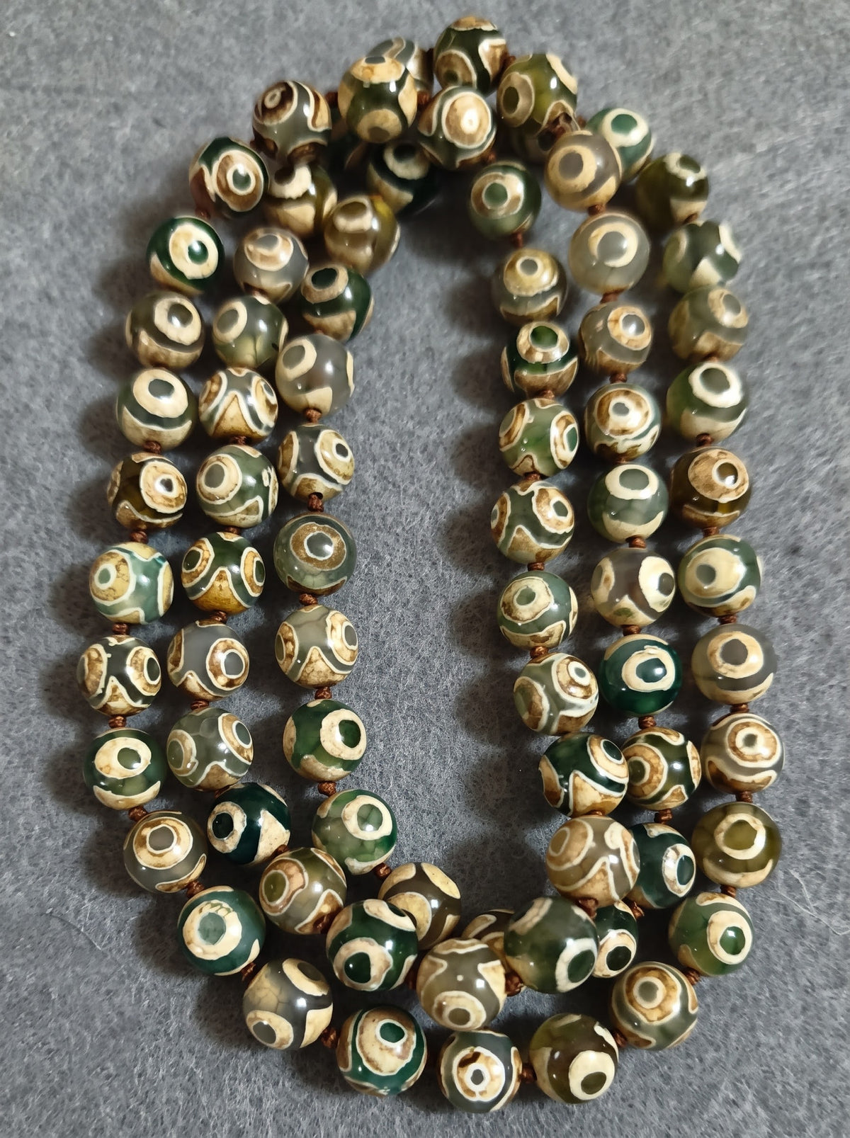Collana Mala annodata di Agata Tibetana Dzi 3 Eye — Sfere 10mm | 85 cm