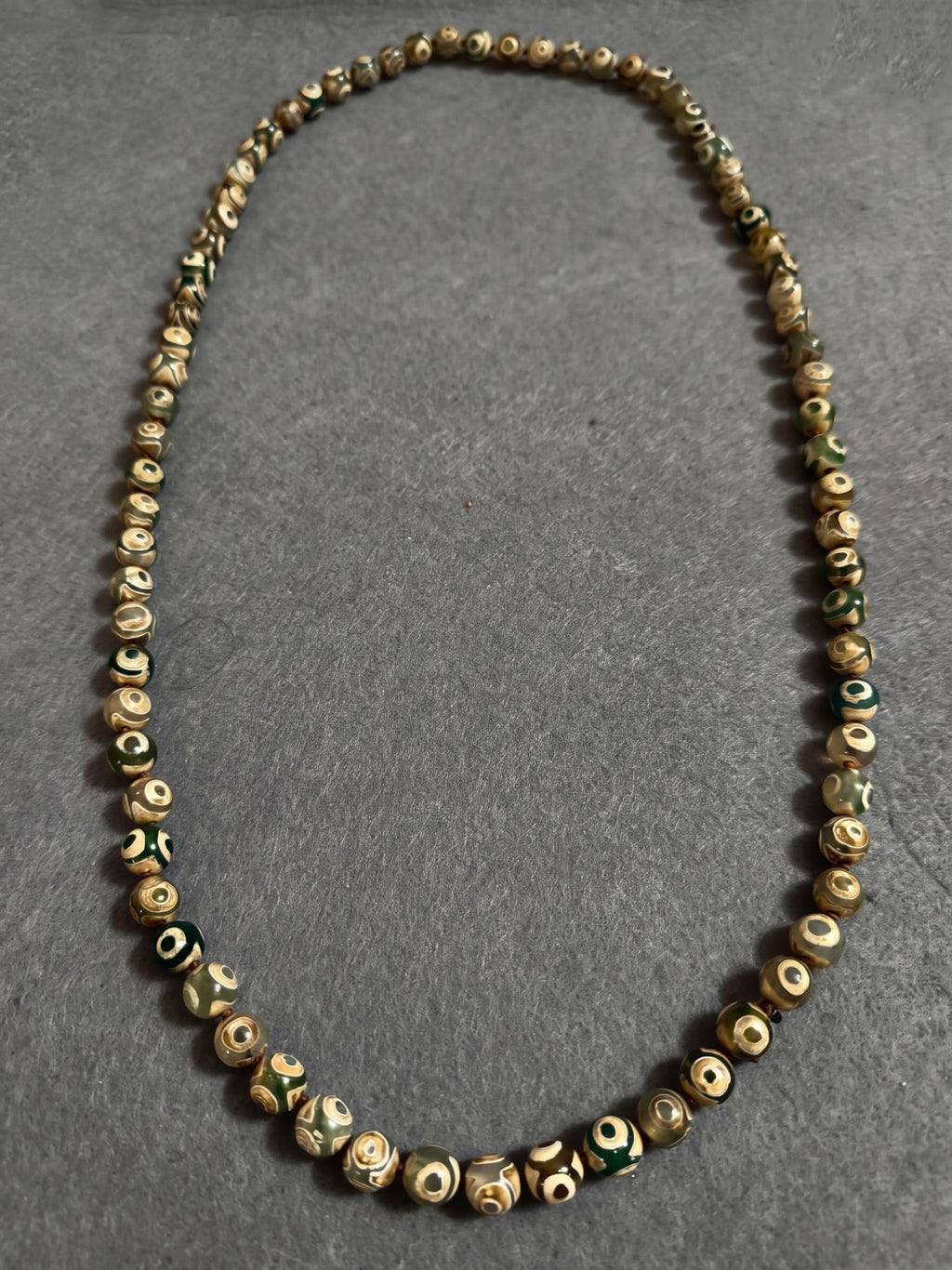 Collana Mala annodata di Agata Tibetana Dzi 3 Eye — Sfere 10mm | 85 cm