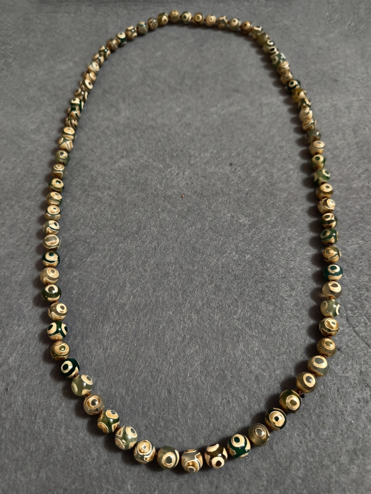 Collana Mala annodata di Agata Tibetana Dzi 3 Eye — Sfere 10mm | 85 cm